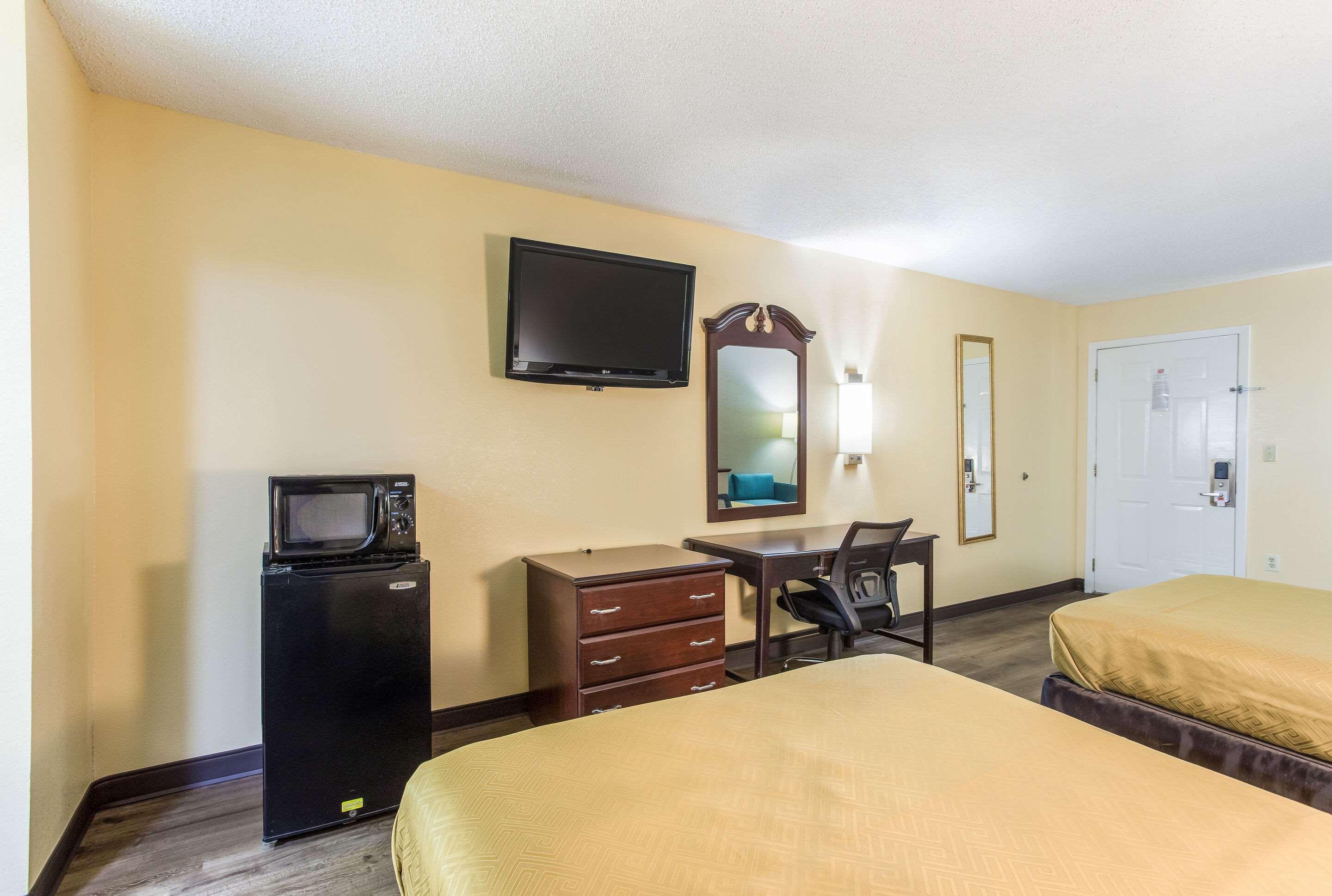 Econo Lodge Clinton Εξωτερικό φωτογραφία