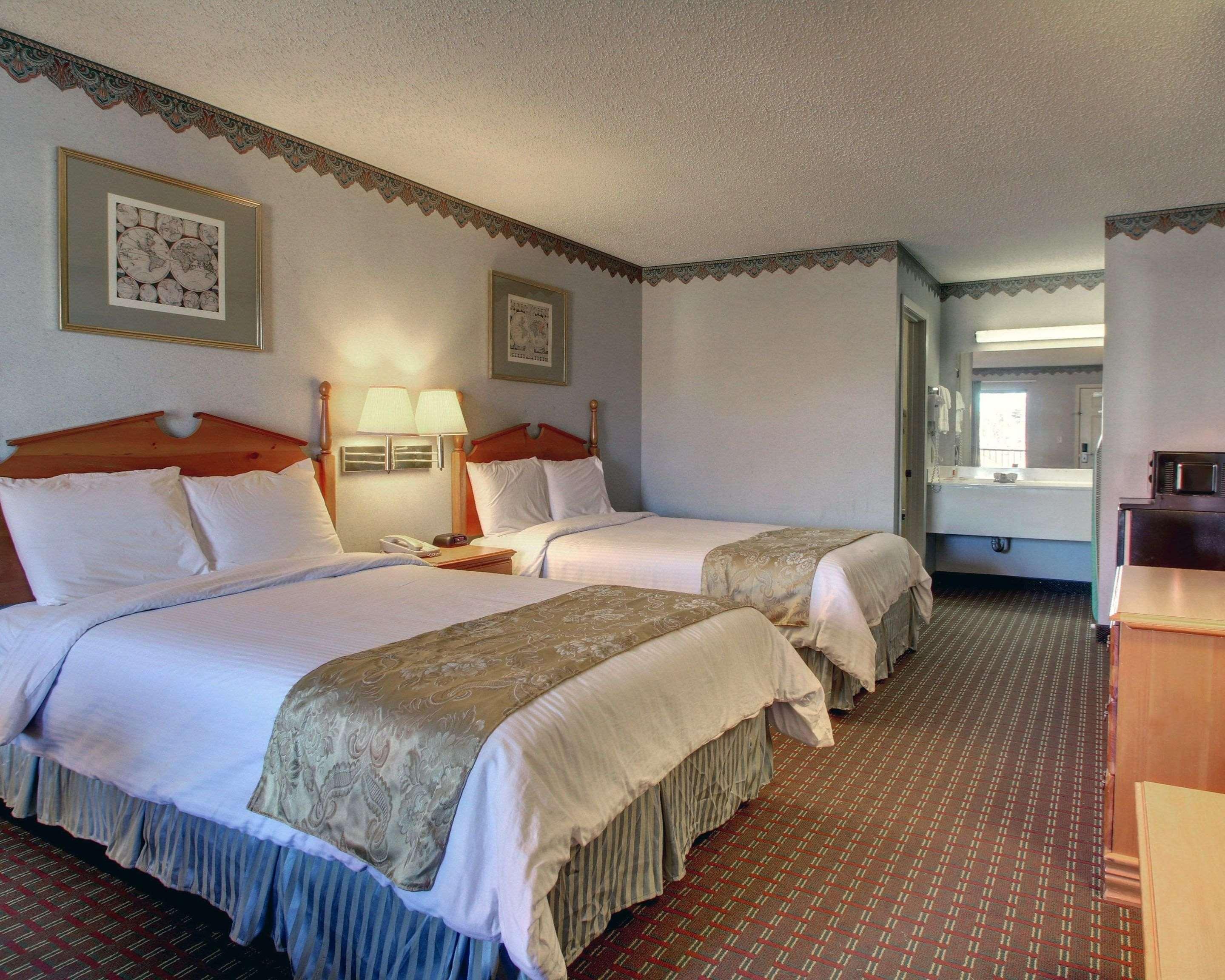 Econo Lodge Clinton Εξωτερικό φωτογραφία