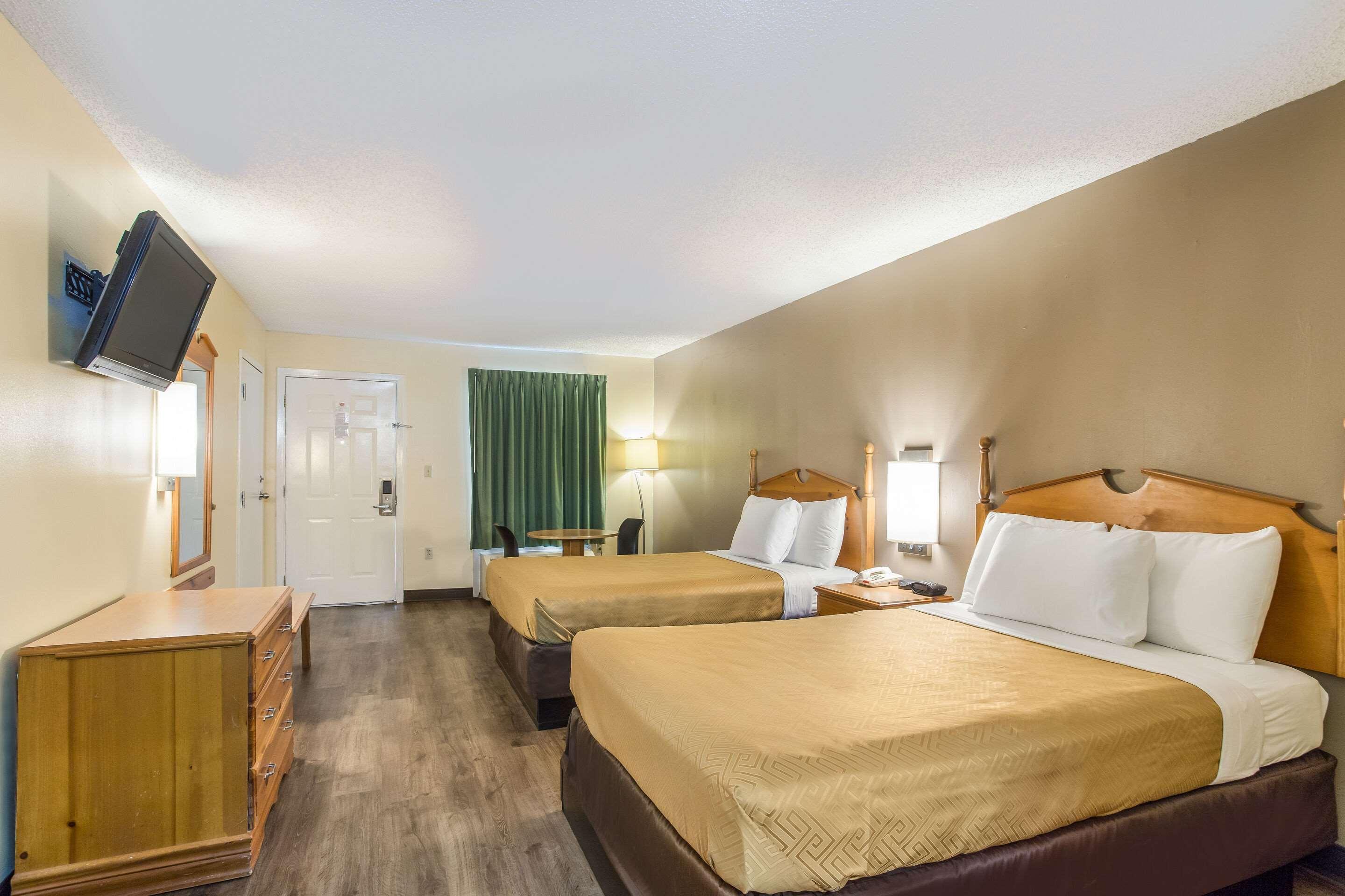 Econo Lodge Clinton Εξωτερικό φωτογραφία