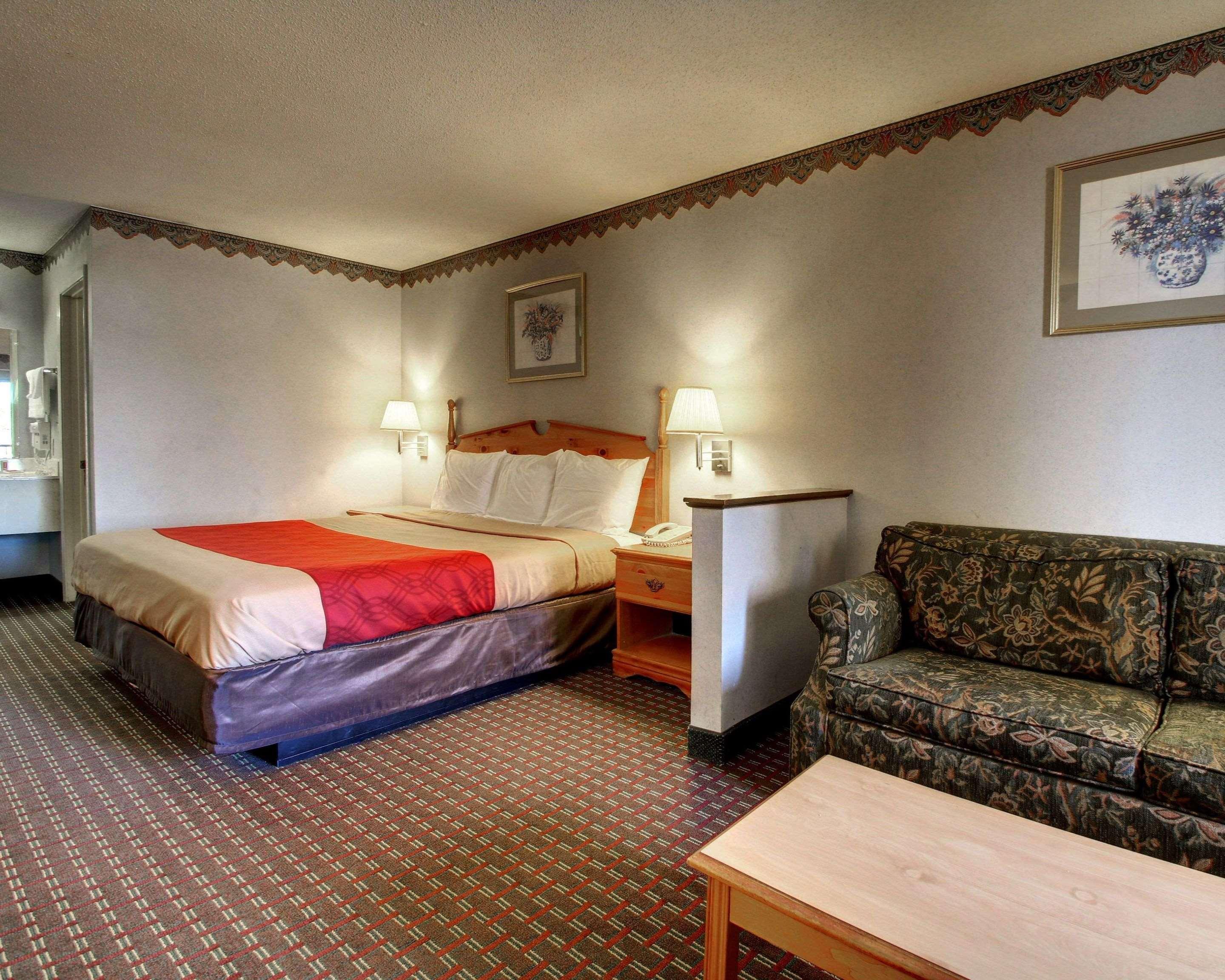 Econo Lodge Clinton Εξωτερικό φωτογραφία