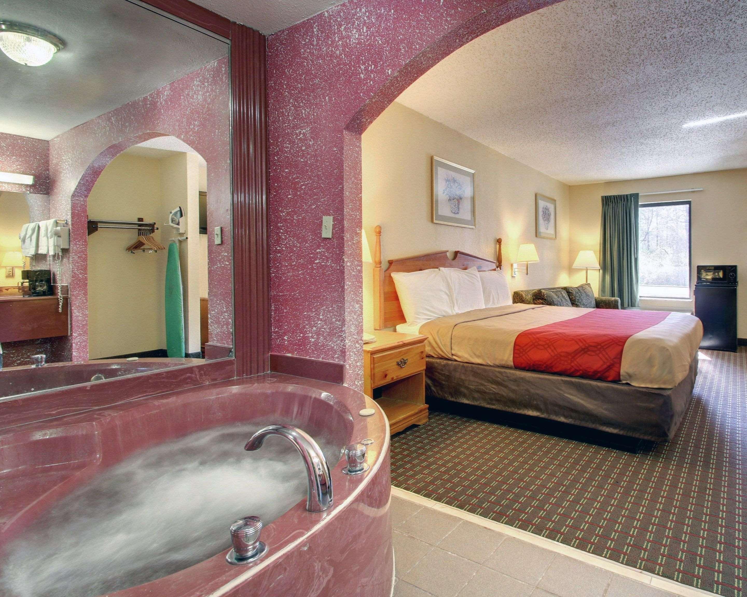 Econo Lodge Clinton Εξωτερικό φωτογραφία