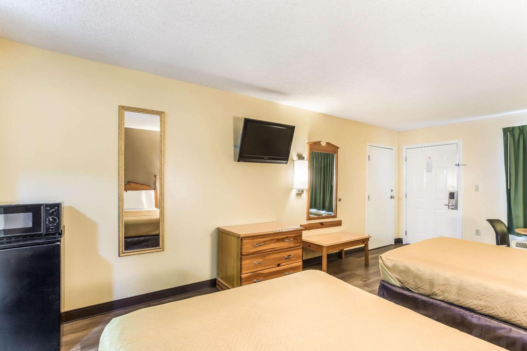 Econo Lodge Clinton Εξωτερικό φωτογραφία