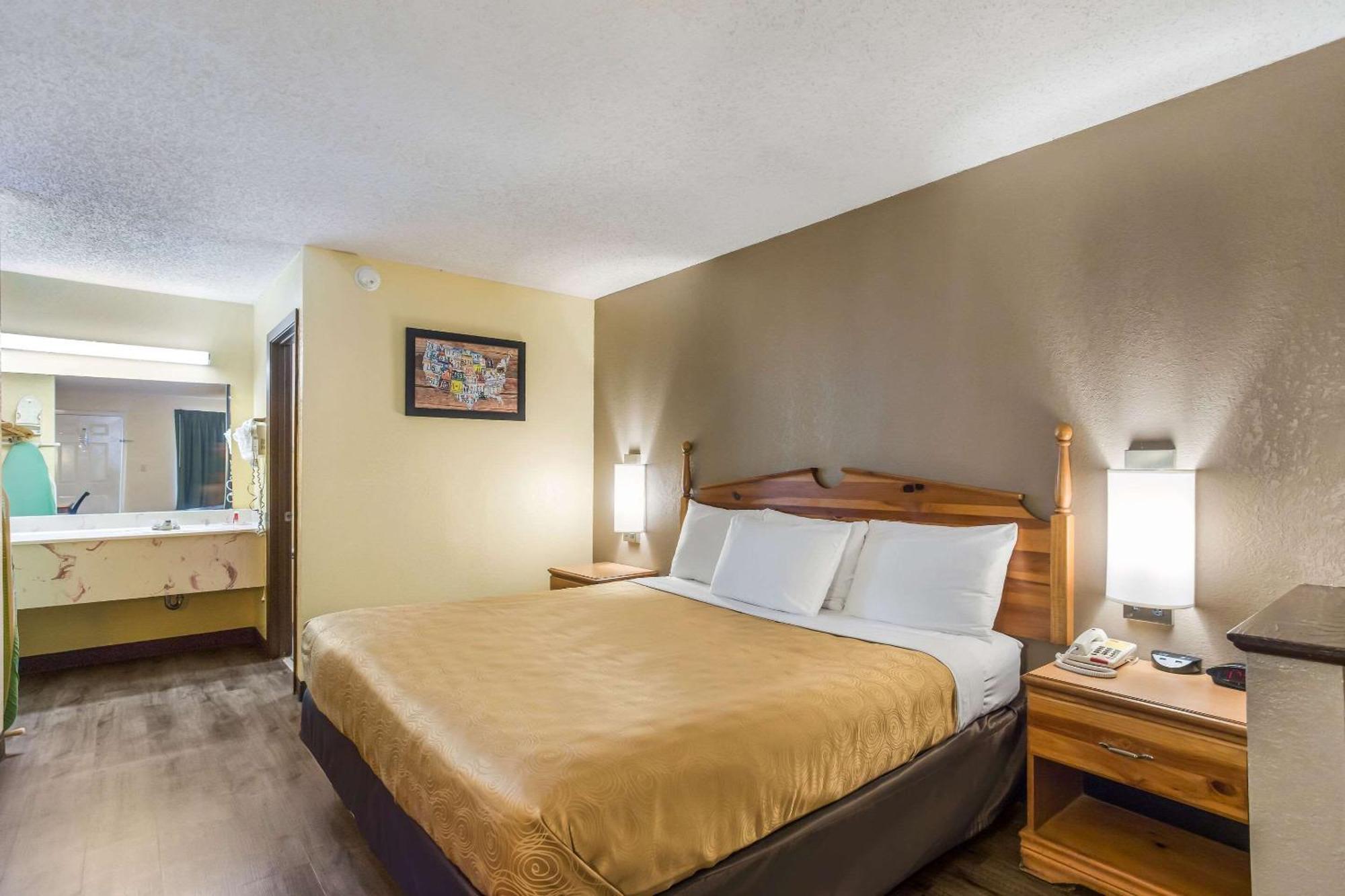 Econo Lodge Clinton Εξωτερικό φωτογραφία