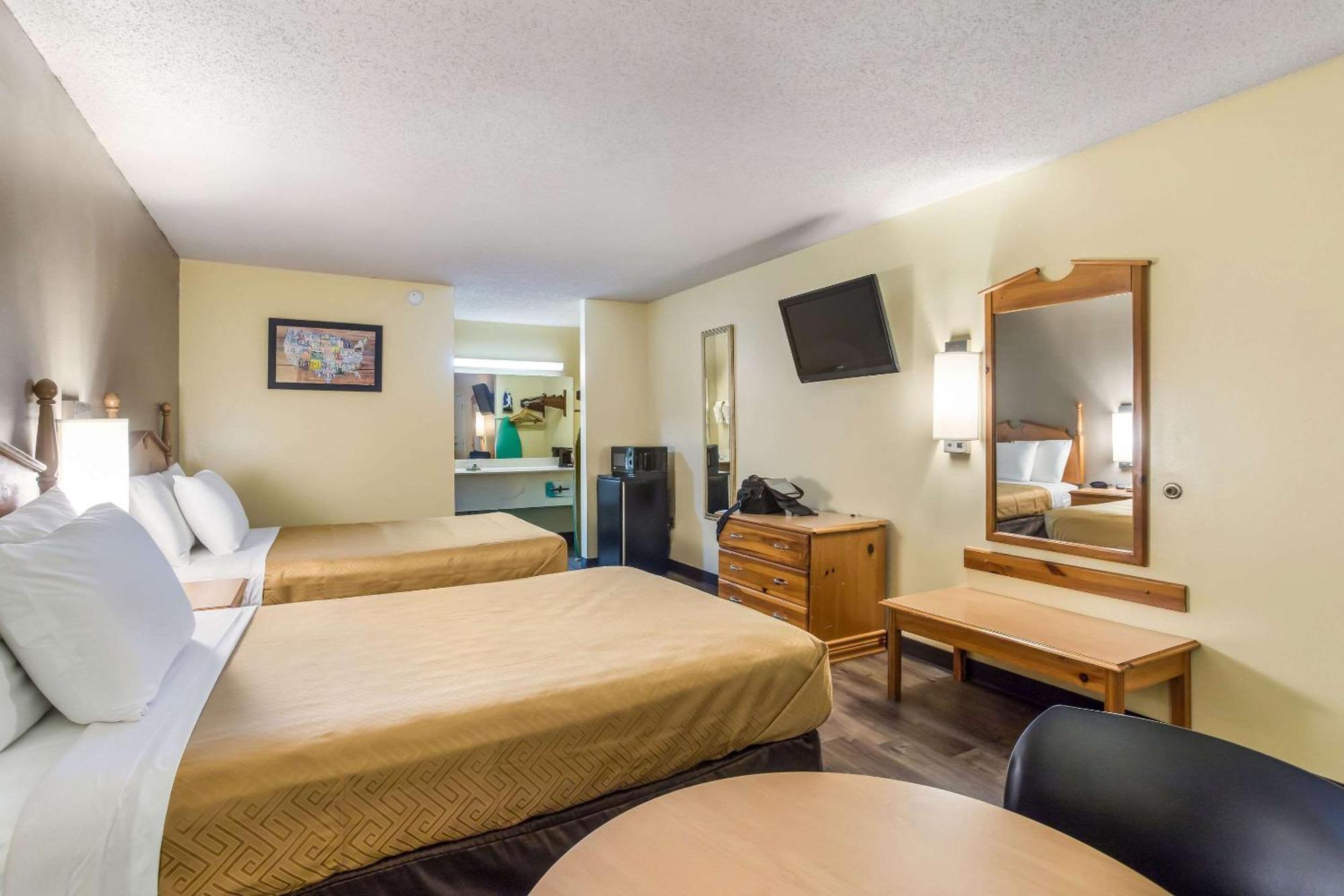 Econo Lodge Clinton Εξωτερικό φωτογραφία