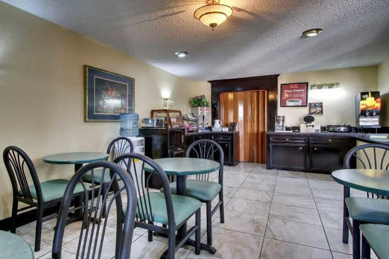 Econo Lodge Clinton Εξωτερικό φωτογραφία